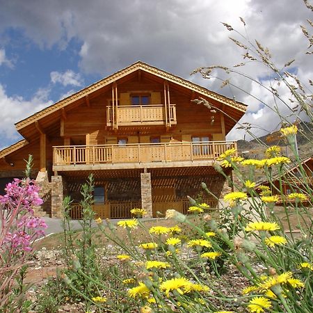 אלפה ד'הואז Madame Vacances Les Chalets De L'Altiport מראה חיצוני תמונה