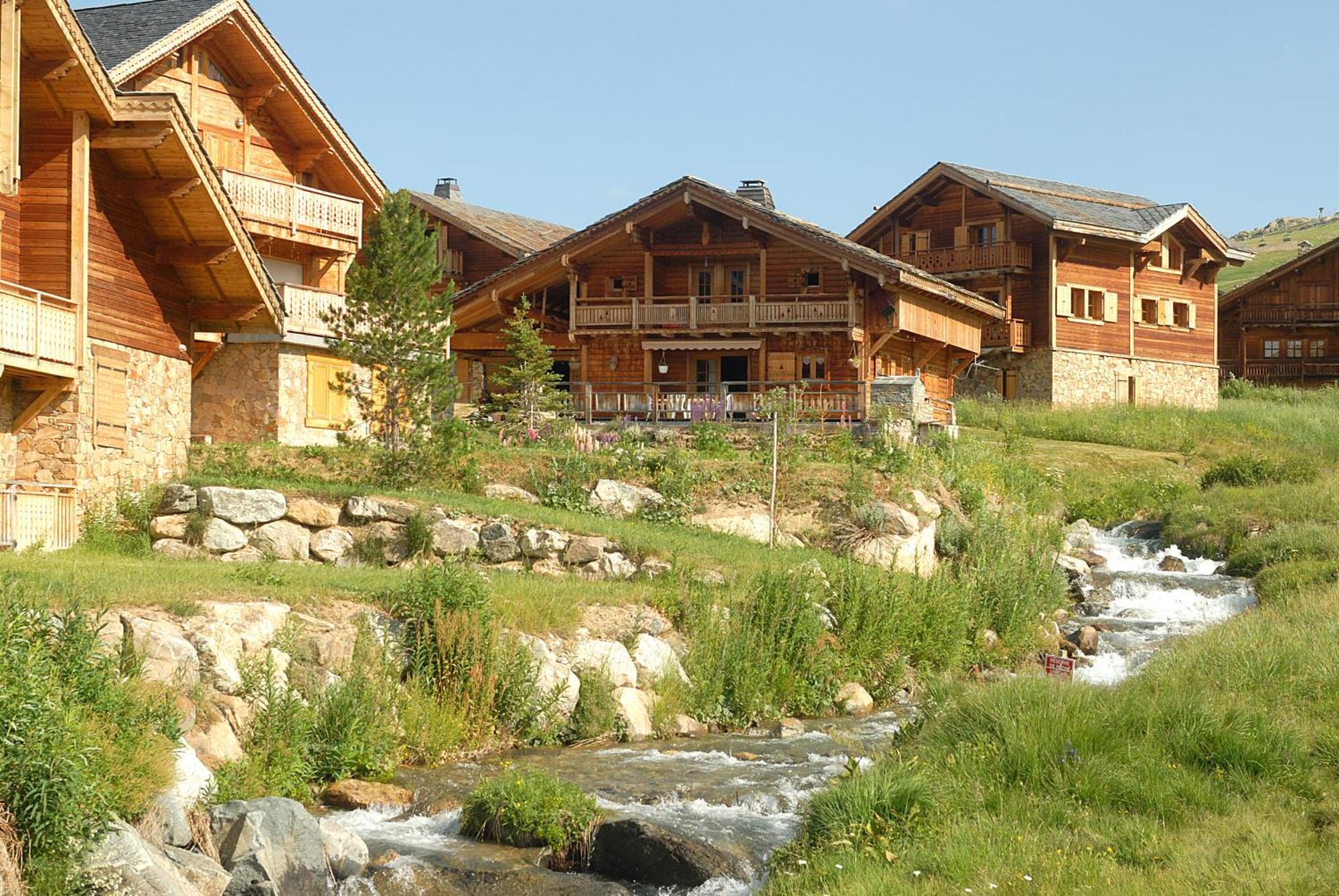אלפה ד'הואז Madame Vacances Les Chalets De L'Altiport מראה חיצוני תמונה