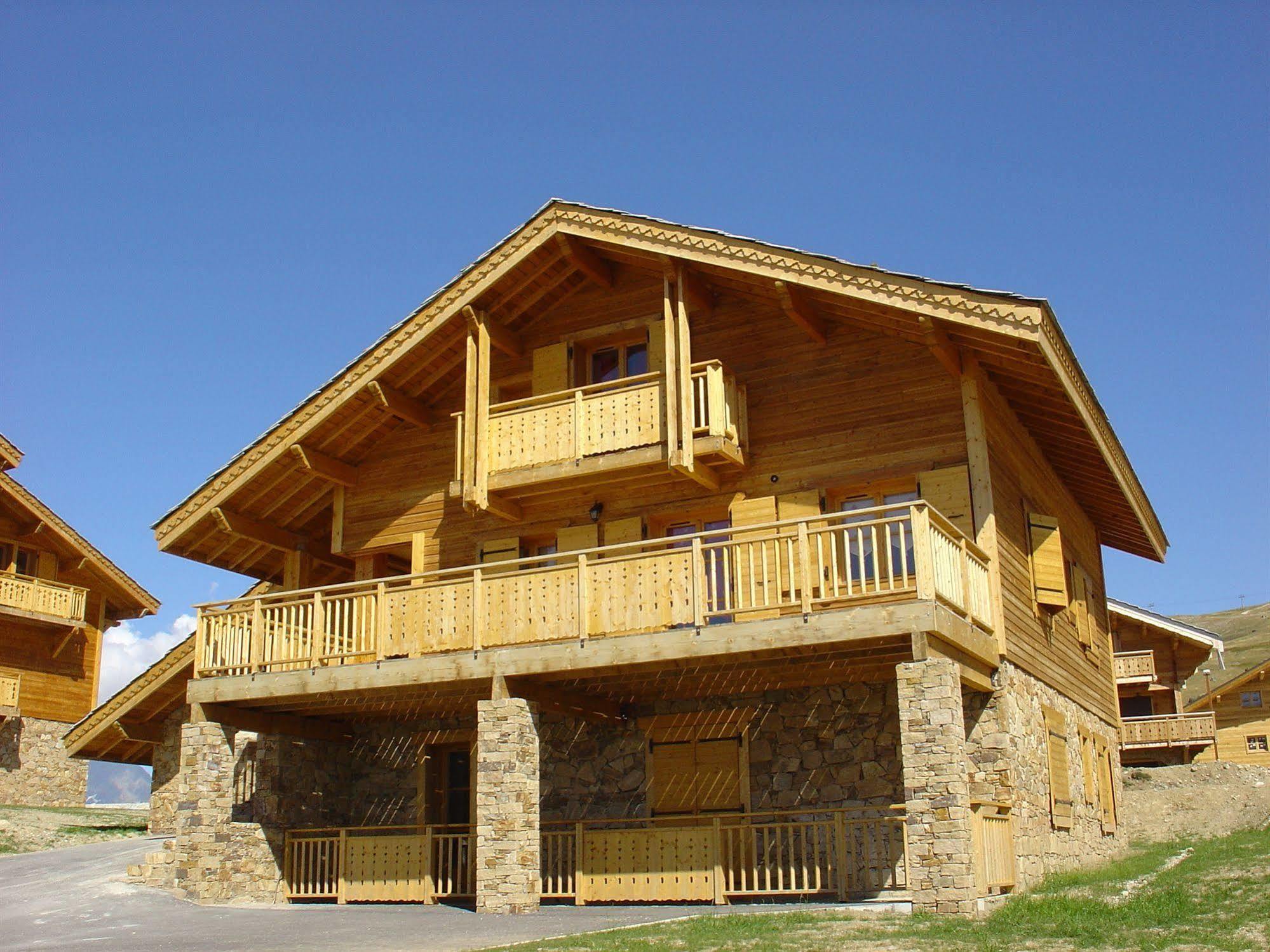 אלפה ד'הואז Madame Vacances Les Chalets De L'Altiport מראה חיצוני תמונה