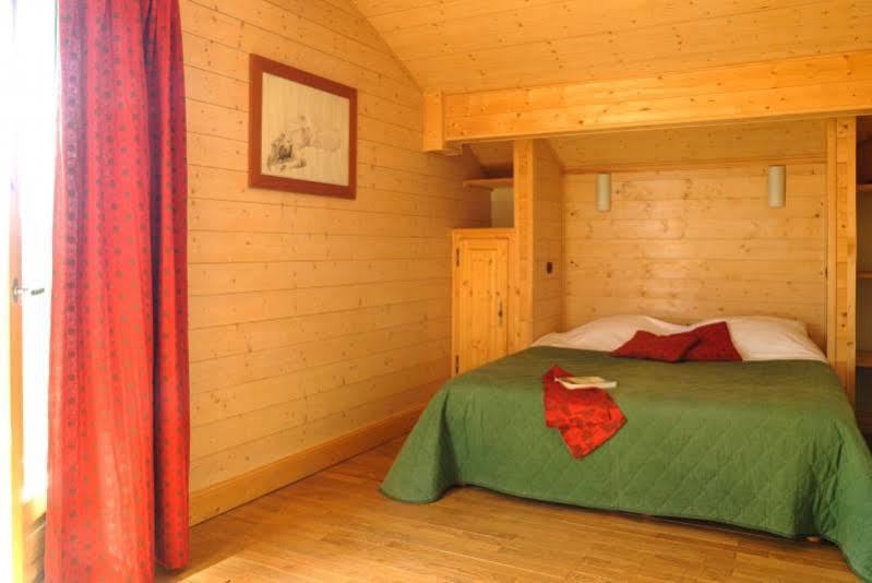 אלפה ד'הואז Madame Vacances Les Chalets De L'Altiport מראה חיצוני תמונה
